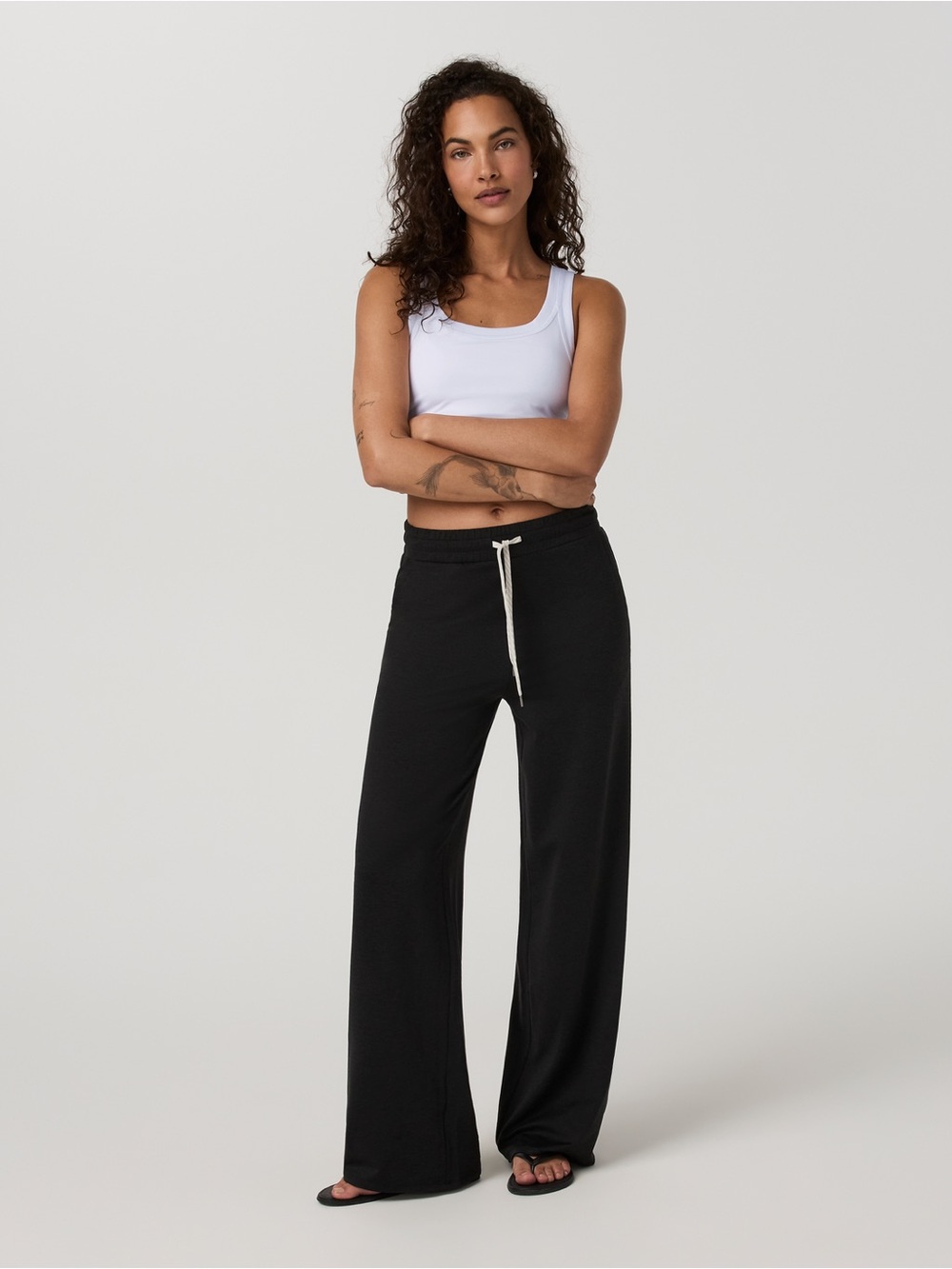 Vuori Halo Essential Wideleg Pant in Black Heather